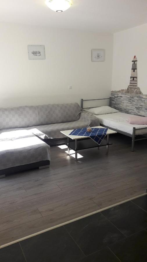Apartmani Maric Selce Exterior photo