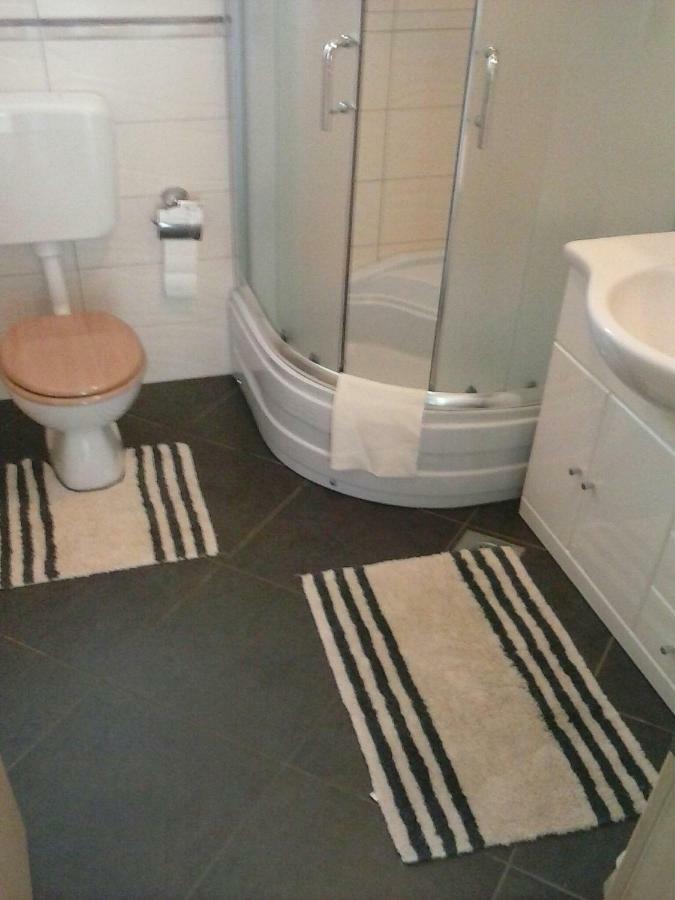 Apartmani Maric Selce Exterior photo
