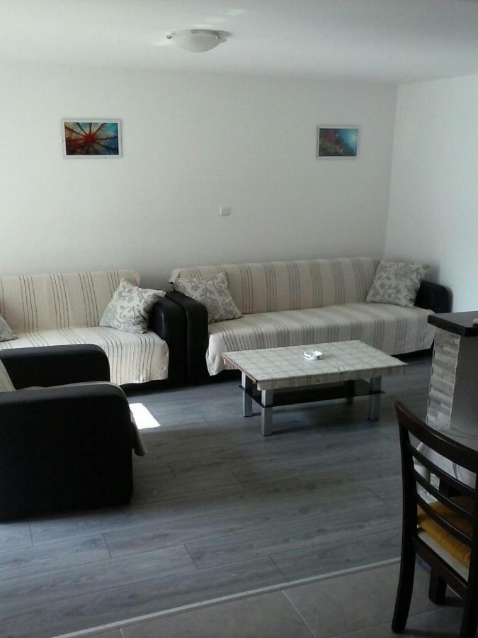 Apartmani Maric Selce Exterior photo